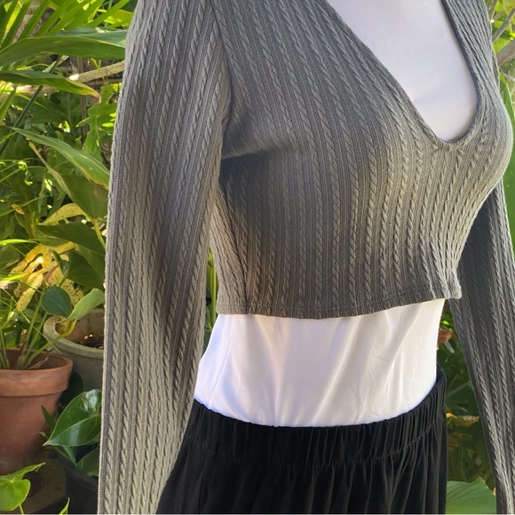 Bnwot like an olive green blouse - Picture 6 of 9